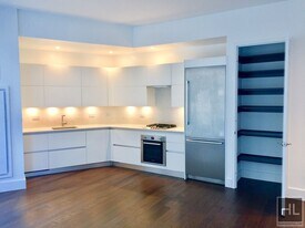 East 44th Street, Unit 25H in New York, NY - Building Photo