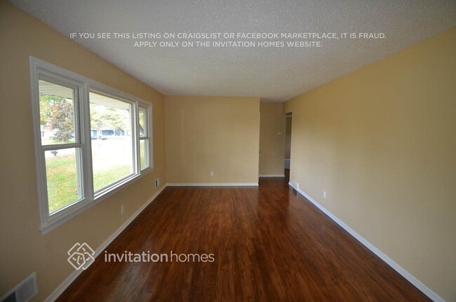 7901 Terrace Rd NE in Spring Lake Park, MN - Foto de edificio - Building Photo