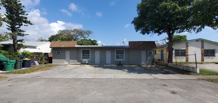 24 SW 13th St in Dania Beach, FL - Foto de edificio - Building Photo