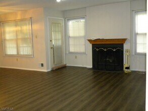 9 Balsam Ct-Unit -22 in Clifton, NJ - Building Photo - Building Photo