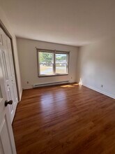 26 Loughran Dr, Unit 26 in Corinth, NY - Foto de edificio - Building Photo