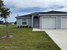 26528 Oran Way in Port Charlotte, FL - Building Photo