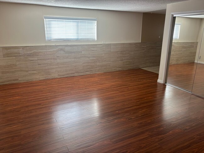 15903 Halldale Ave, Unit 1 in Gardena, CA - Foto de edificio - Building Photo