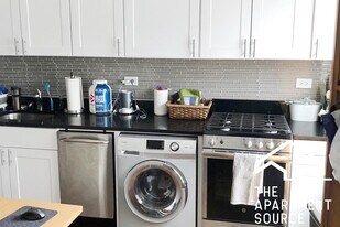 2127 N Dayton St, Unit 308 in Chicago, IL - Building Photo