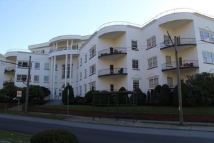 Colonial House Apartments