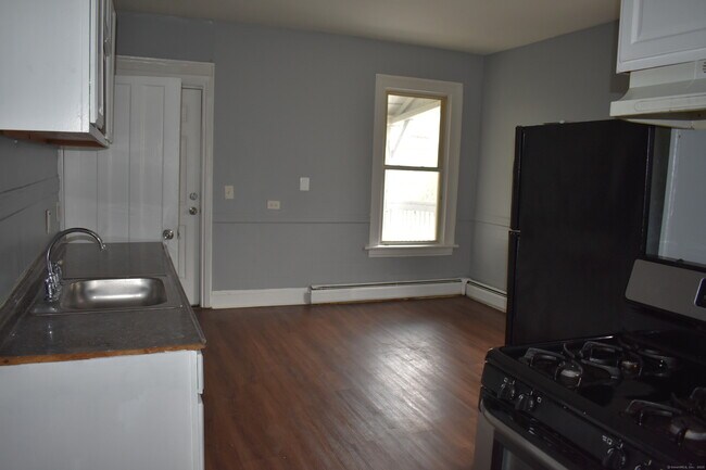 117 Caroline St in Bridgeport, CT - Building Photo - Building Photo