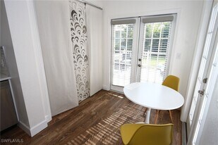 714 11th St N in Naples, FL - Building Photo