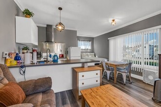 701 Railroad Ave, Unit A in Rodeo, CA - Foto de edificio - Building Photo