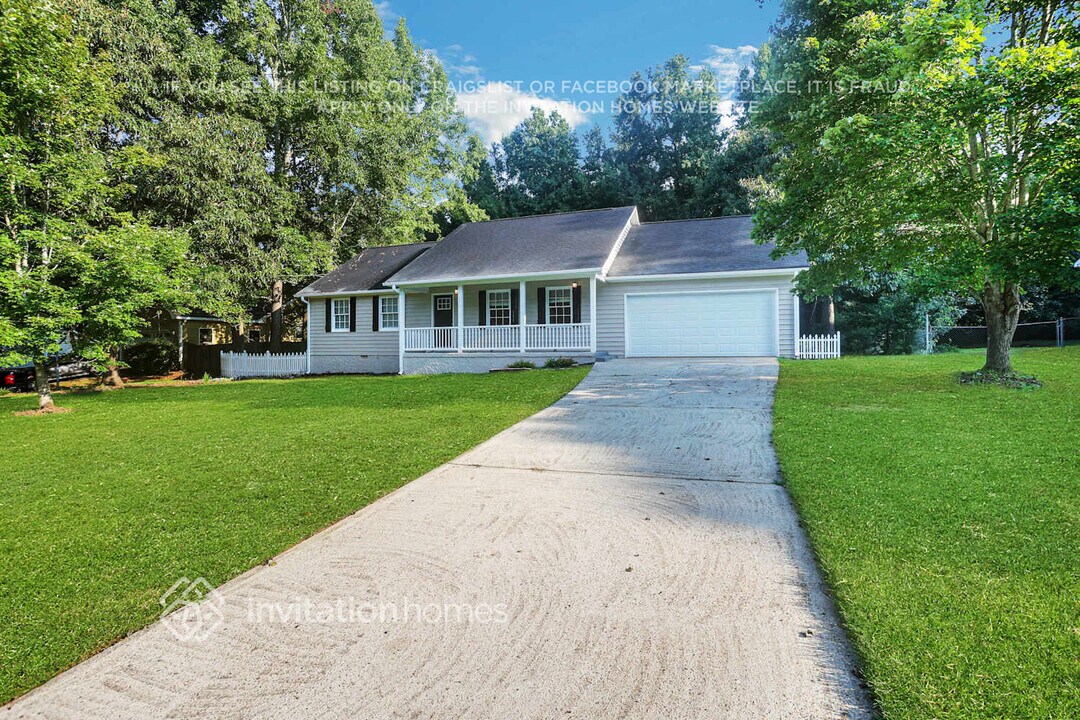 215 Winston Dr in Mcdonough, GA - Building Photo