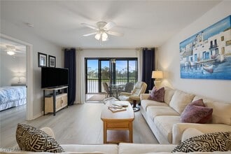 400 Fox Haven Dr in Naples, FL - Building Photo - Building Photo