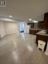 22 Branstone Dr in Whitby, ON - Building Photo - Building Photo