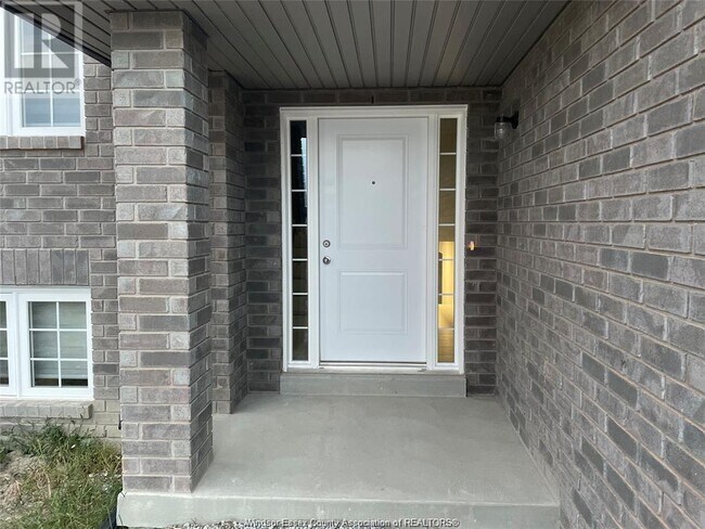 383 Mulberry Ln in Lakeshore, ON - Building Photo - Building Photo