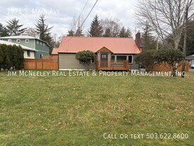 1871 S Main Ave in Warrenton, OR - Building Photo