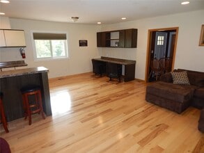825 N Dodge St in Iowa City, IA - Building Photo - Building Photo