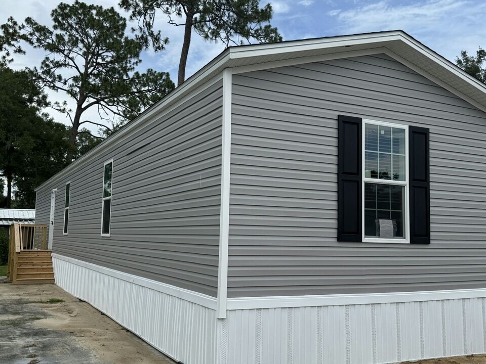 6407 SE 108th St in Belleview, FL - Building Photo