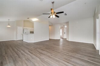 1067 Aladdin Rd in Spring Hill, FL - Building Photo - Building Photo