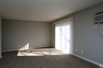 Overlook at Wyoming! Newly Renovated. in Cincinnati, OH - Foto de edificio - Building Photo