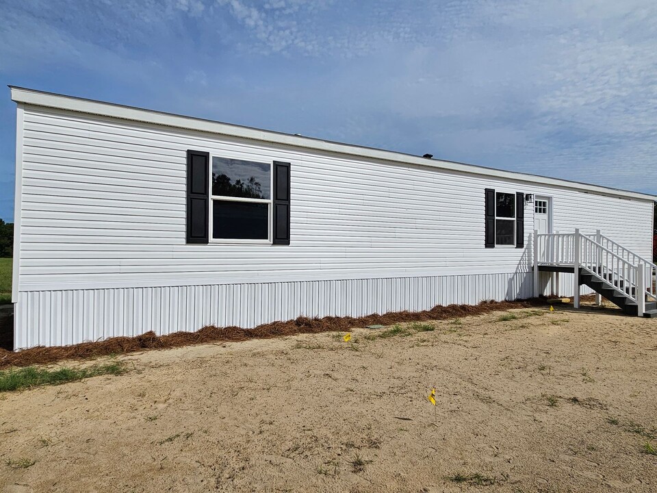 100 Blissful Court in Aynor, SC - Foto de edificio