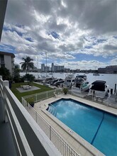 2100 Diana Dr in Hallandale Beach, FL - Building Photo - Building Photo