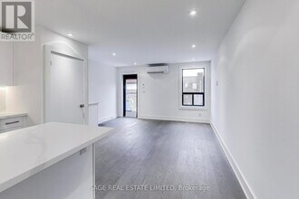 2549 Yonge St in Toronto, ON - Building Photo - Building Photo