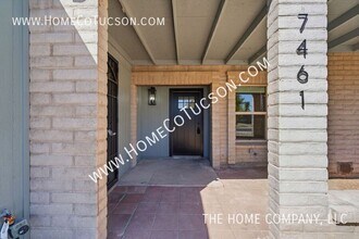 7461 E Victoria Dr in Tucson, AZ - Building Photo - Building Photo