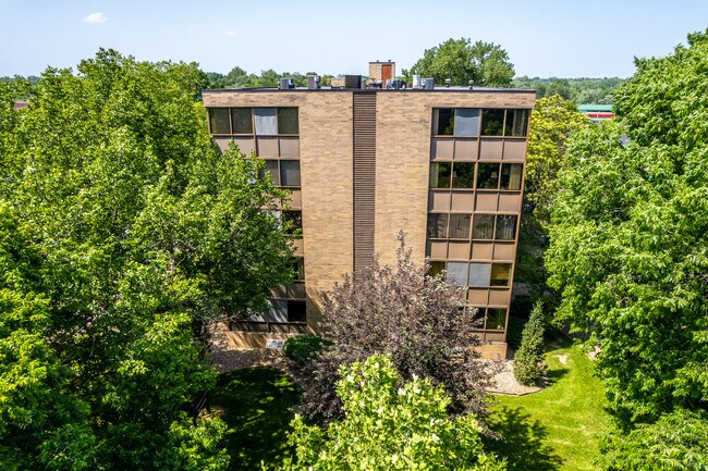 Grand at 36th in Des Moines, IA - Building Photo - Building Photo