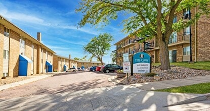Falls View Apartments in Sioux Falls, SD - Foto de edificio - Building Photo