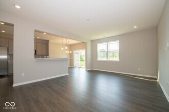 6433 Yuma Ct in Whitestown, IN - Foto de edificio - Building Photo