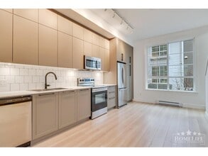 2838 Livingstone Ave in Abbotsford, BC - Building Photo - Building Photo