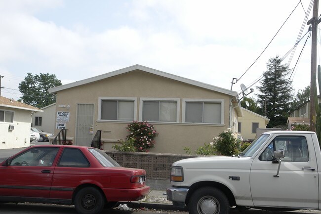 21330-2133 Meekland Ave in Hayward, CA - Building Photo - Building Photo