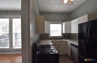 109 E Bailey St in Cuero, TX - Building Photo - Building Photo