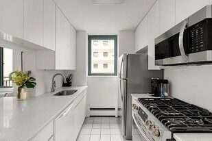 311 Greenwich St in New York, NY - Building Photo