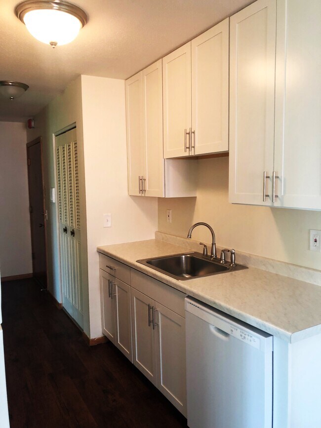 2730 Dupont Ave S in Minneapolis, MN - Building Photo - Building Photo