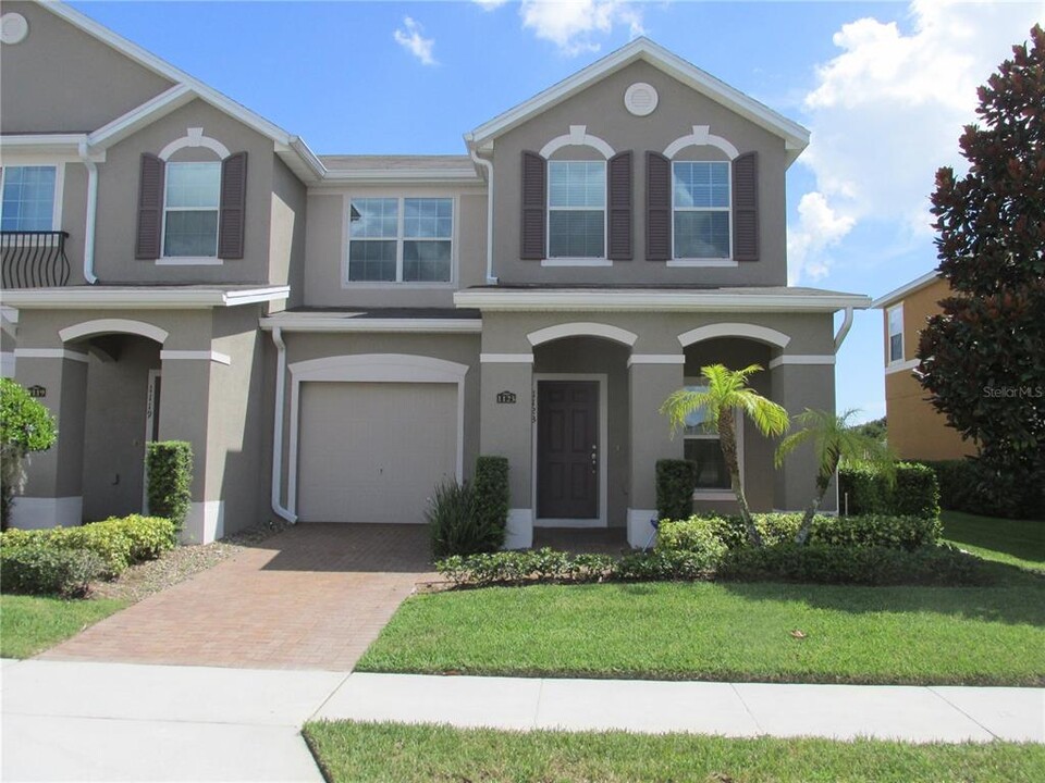 1123 Honey Blossom Dr in Orlando, FL - Foto de edificio