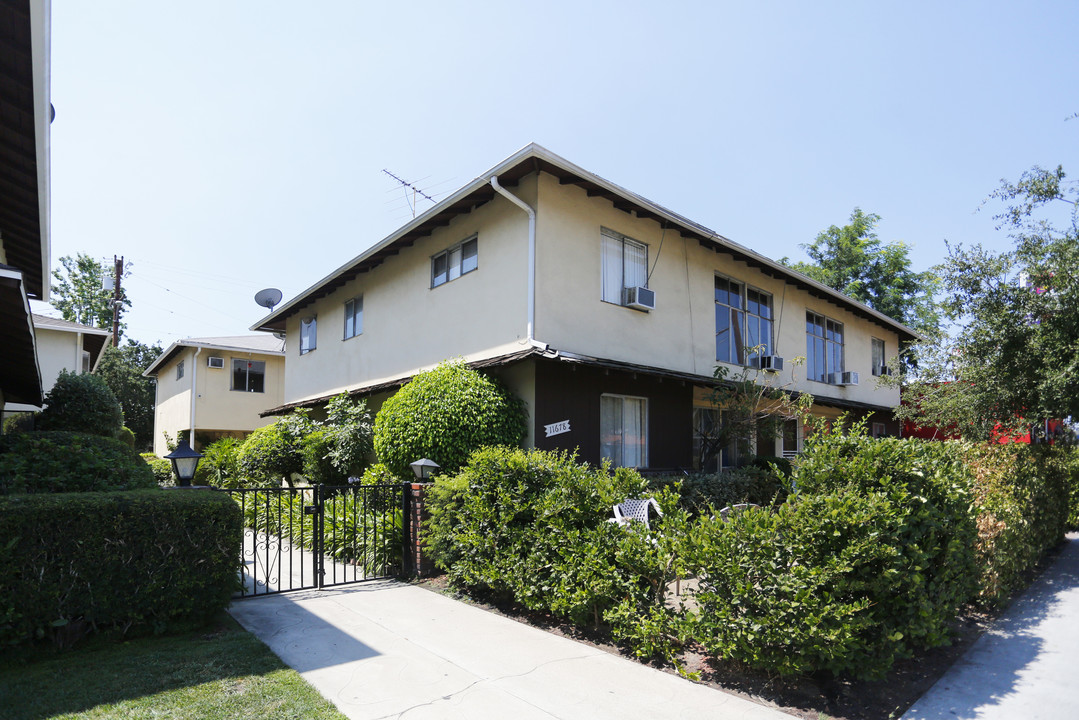 11678 Magnolia Blvd in North Hollywood, CA - Building Photo