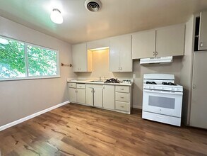 921 Harris St in Marysville, CA - Foto de edificio - Building Photo