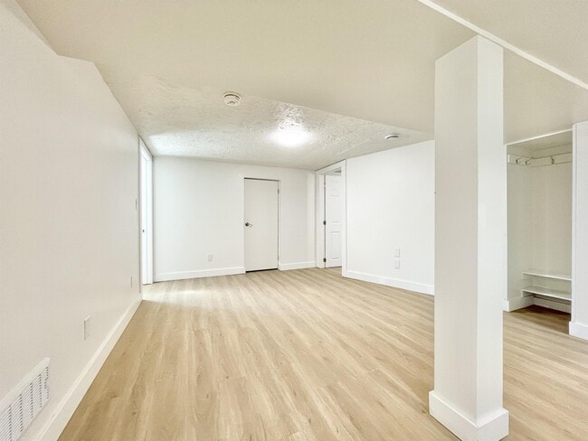 428 Thorold Rd in Welland, ON - Building Photo - Building Photo