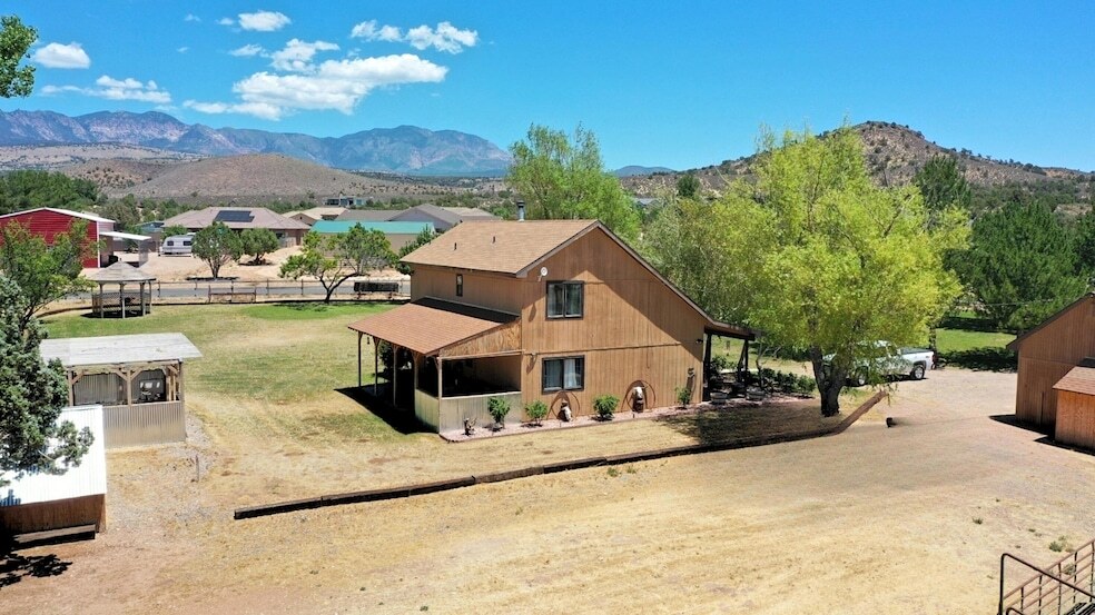 825 N Horsemans Pk Dr in Dammeron Valley, UT - Building Photo