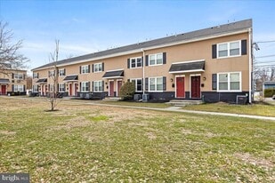 101 E Camden Ave in Moorestown, NJ - Building Photo