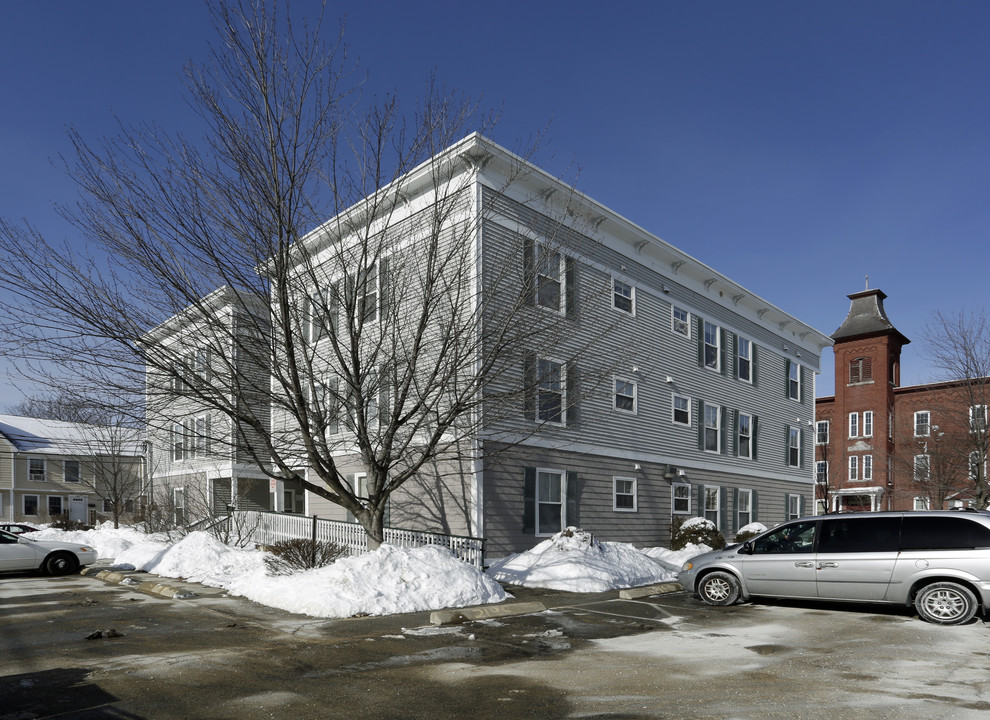 215 Cedar St in Manchester, NH - Building Photo