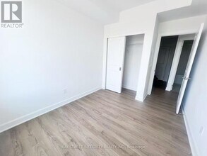 3240 William Coltson Ave in Oakville, ON - Building Photo - Building Photo