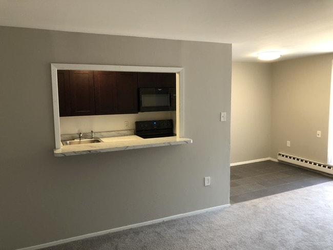 Cedar Square Apartments in Philadelphia, PA - Building Photo - Building Photo
