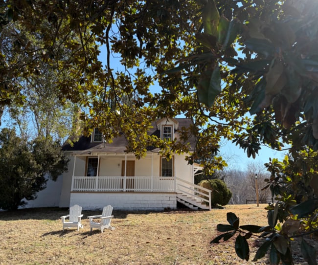 1765 Stony Point Rd in Charlottesville, VA - Foto de edificio - Building Photo