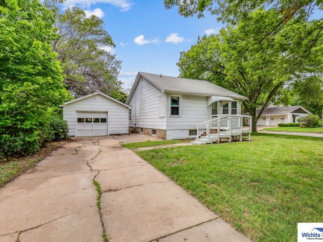 property at 2203 S Santa Fe St