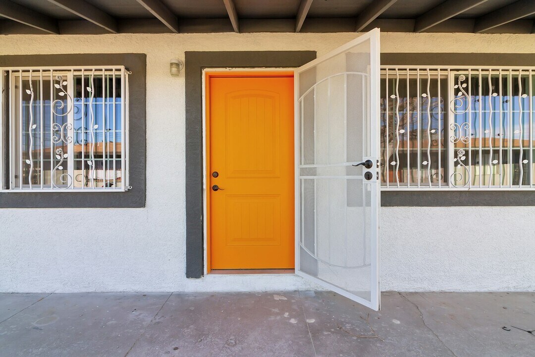 2518 N McCarran St in North Las Vegas, NV - Building Photo