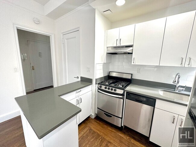EAST 46 STREET in New York, NY - Building Photo - Building Photo