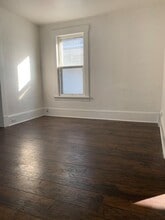 4023 woburn ave in Cleveland, OH - Foto de edificio - Building Photo