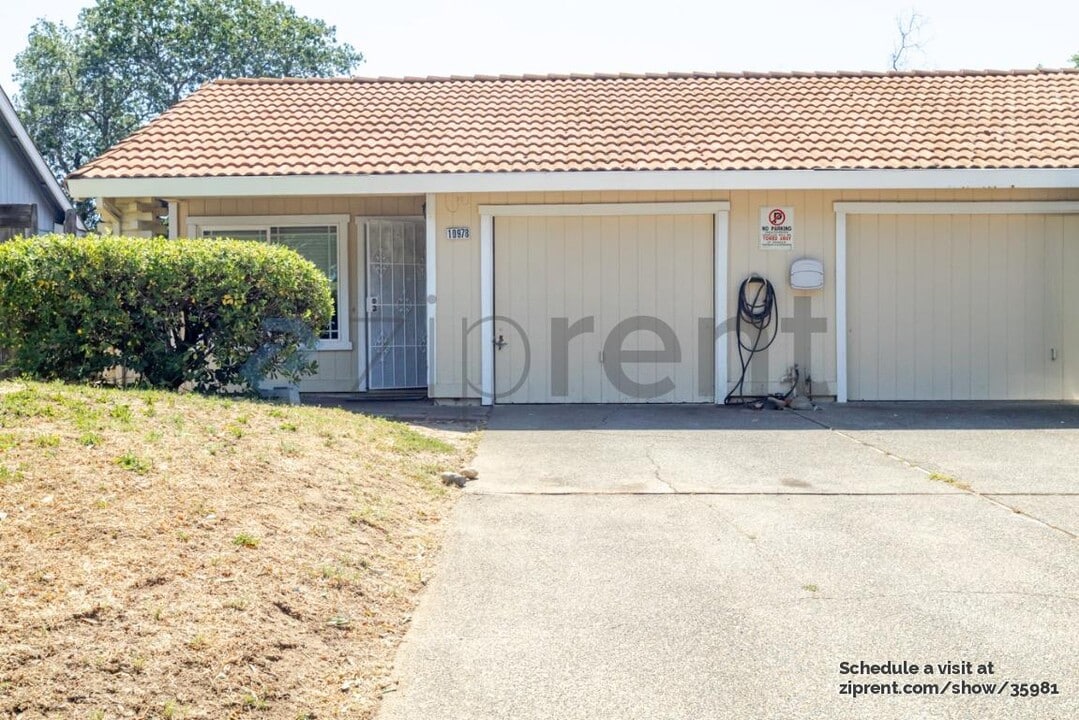 10978 Hirschfeld Way in Rancho Cordova, CA - Building Photo