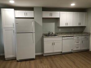 1 Howard Ave, Unit APT 2 in Attleboro, MA - Foto de edificio - Building Photo