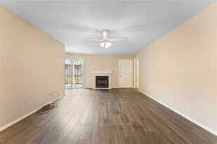 10871 Braes Bend Dr in Houston, TX - Building Photo